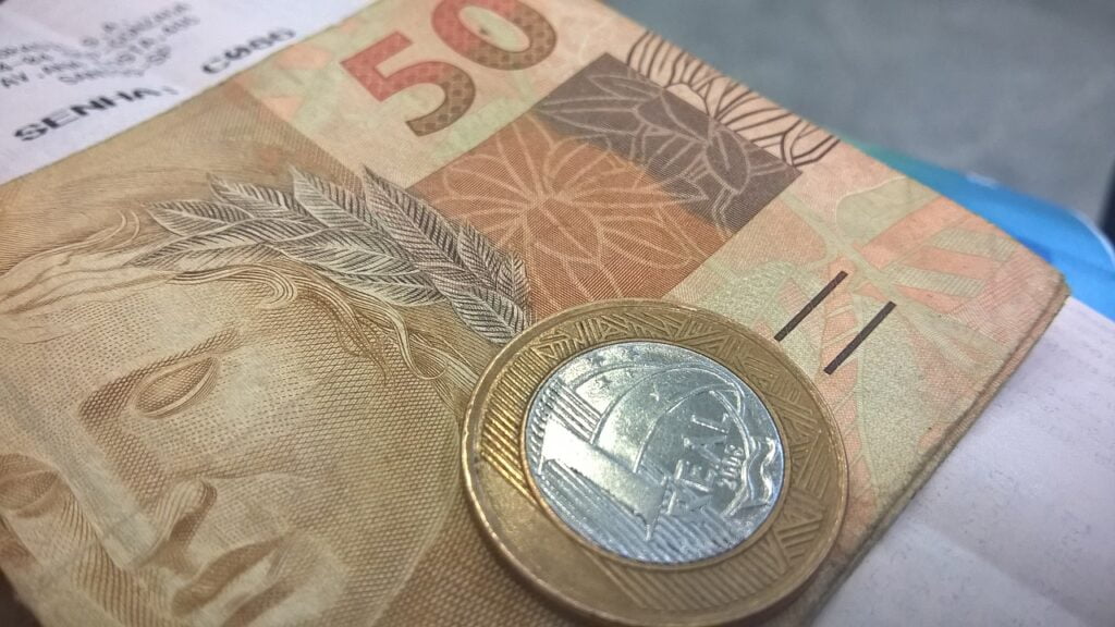 Como sacar o saque aniversário no caixa eletrônico? 3 dinheiro inss