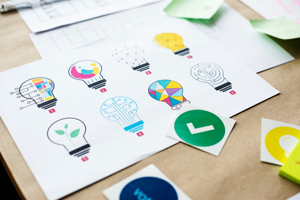 O que é identidade visual e como construir uma para a sua marca? 2 multiple lightbulb designs