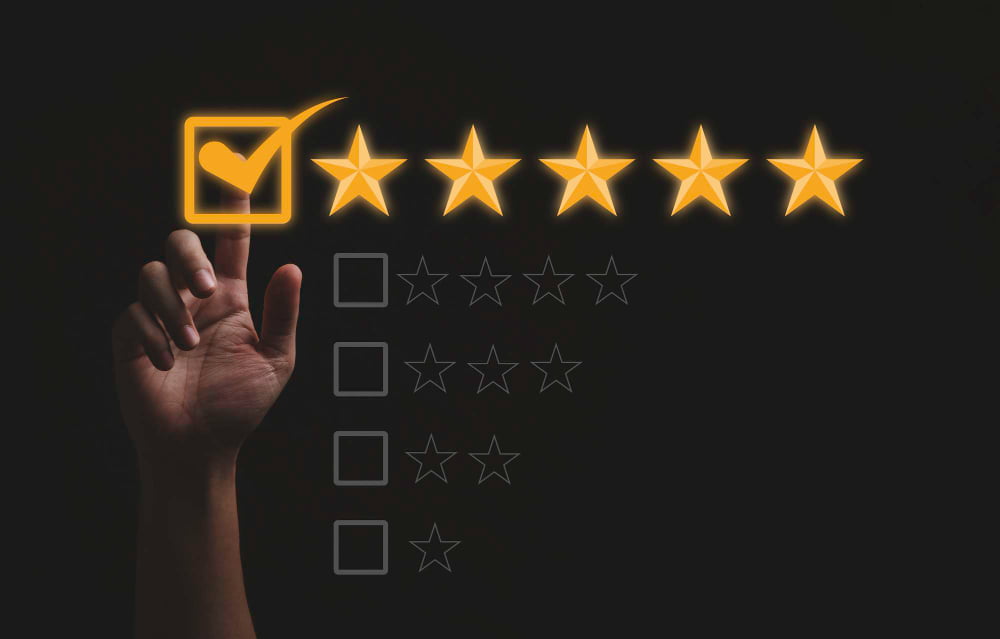 Como conseguir o certificado ISO 9001 2 hand touching doing mark five yellow stars black background best customer satisfaction evaluation good quality product service