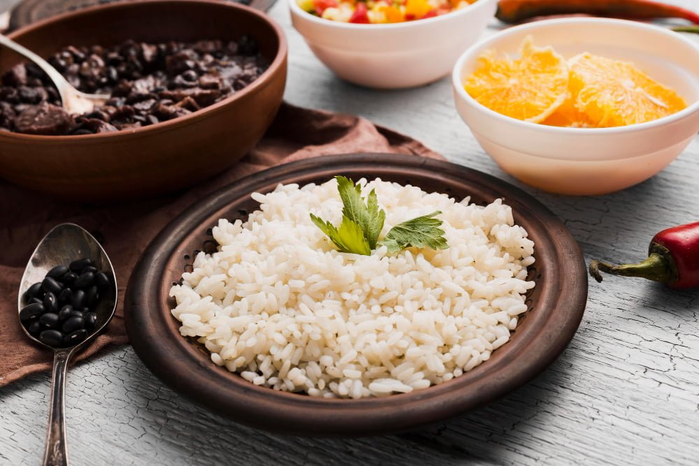 7 receitas para deixar comida caseira pré-pronta e facilitar seu dia a dia 2 arranjo com deliciosa comida brasileira